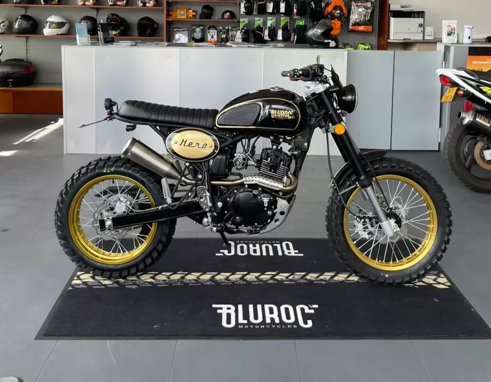 Moto neuve à Orsay